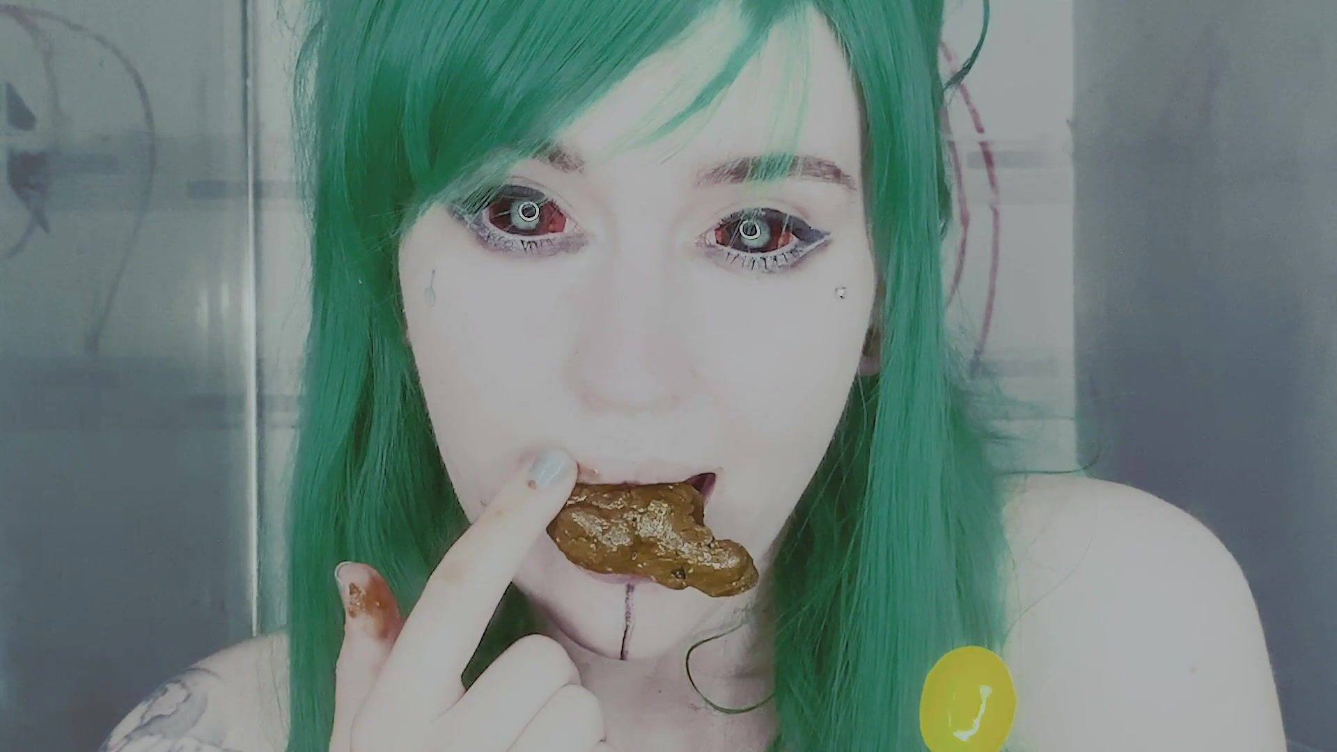 Skinny scat teen with green hair pooping and sucking her own shit XXX Porn Video